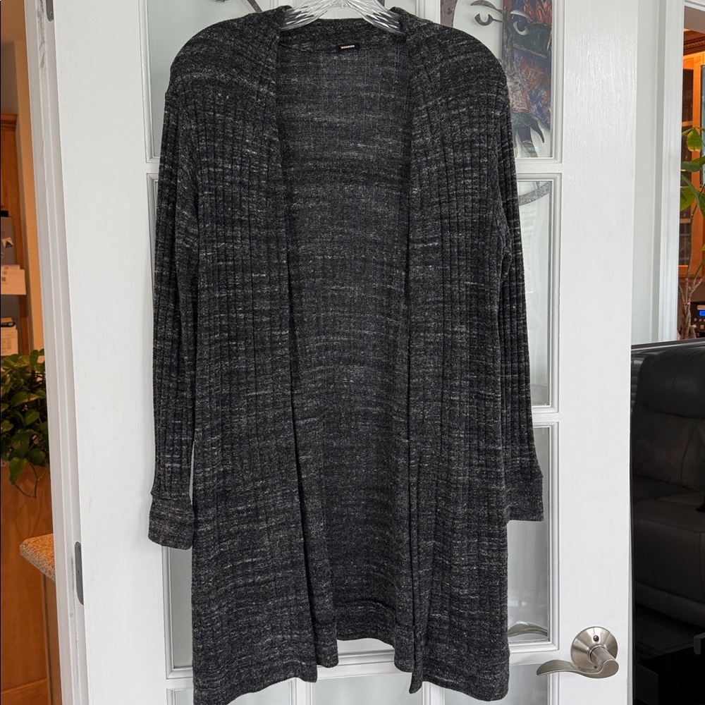 Monrow size Small charcoal heathered gray open cardigan with pockets, EUC